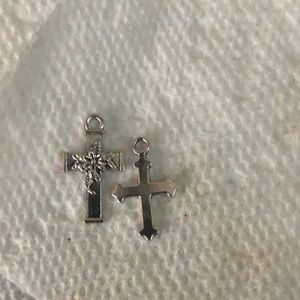 Set of 2 silver crosses